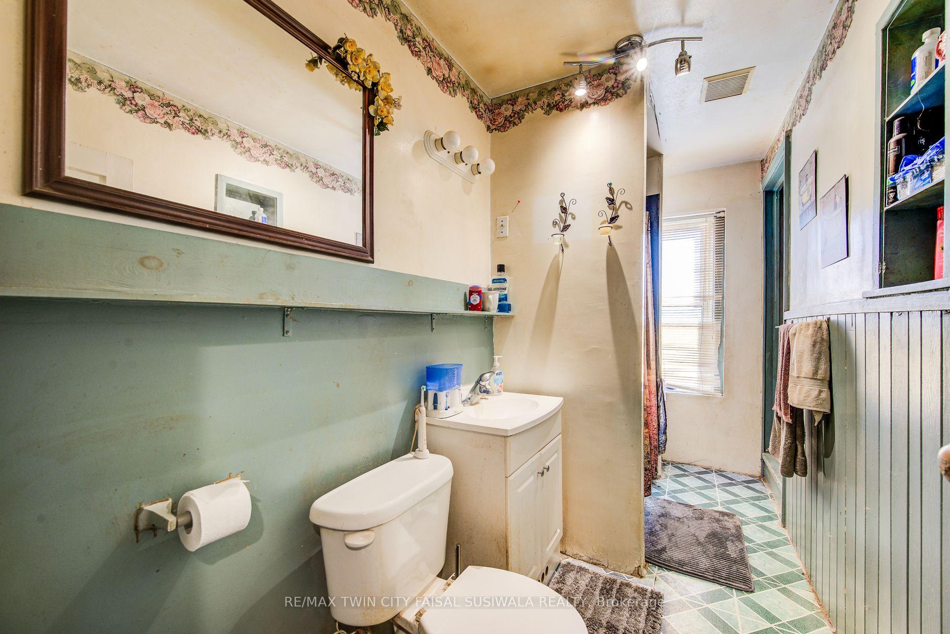 Photo 23 of 362 York Road, Guelph, St. Patrick's Ward — HOMEH