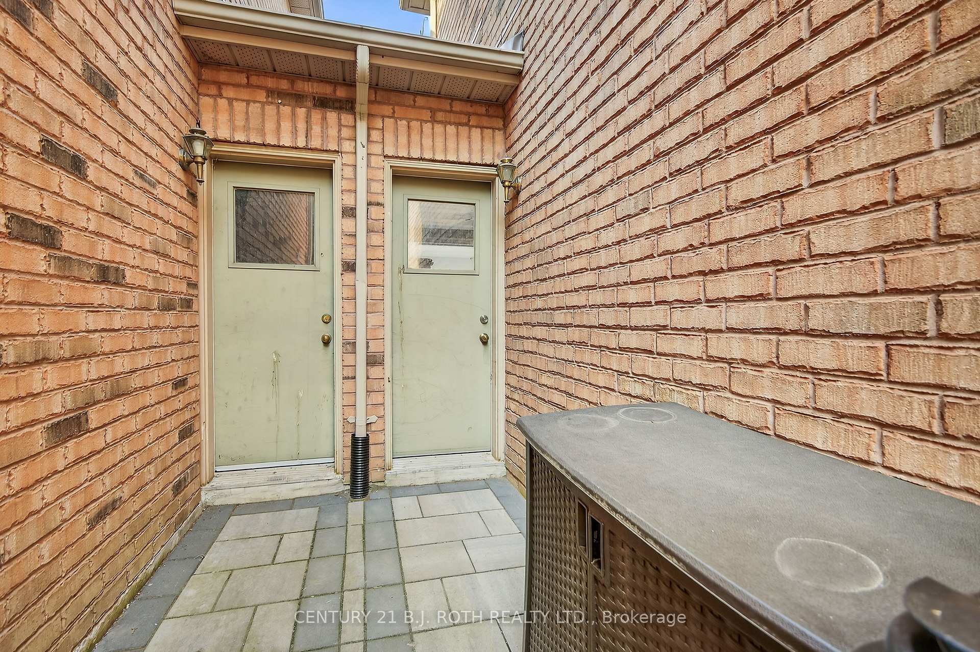 Photo 4 of 80 Bruce Crescent, Barrie, Bayshore — HOMEH