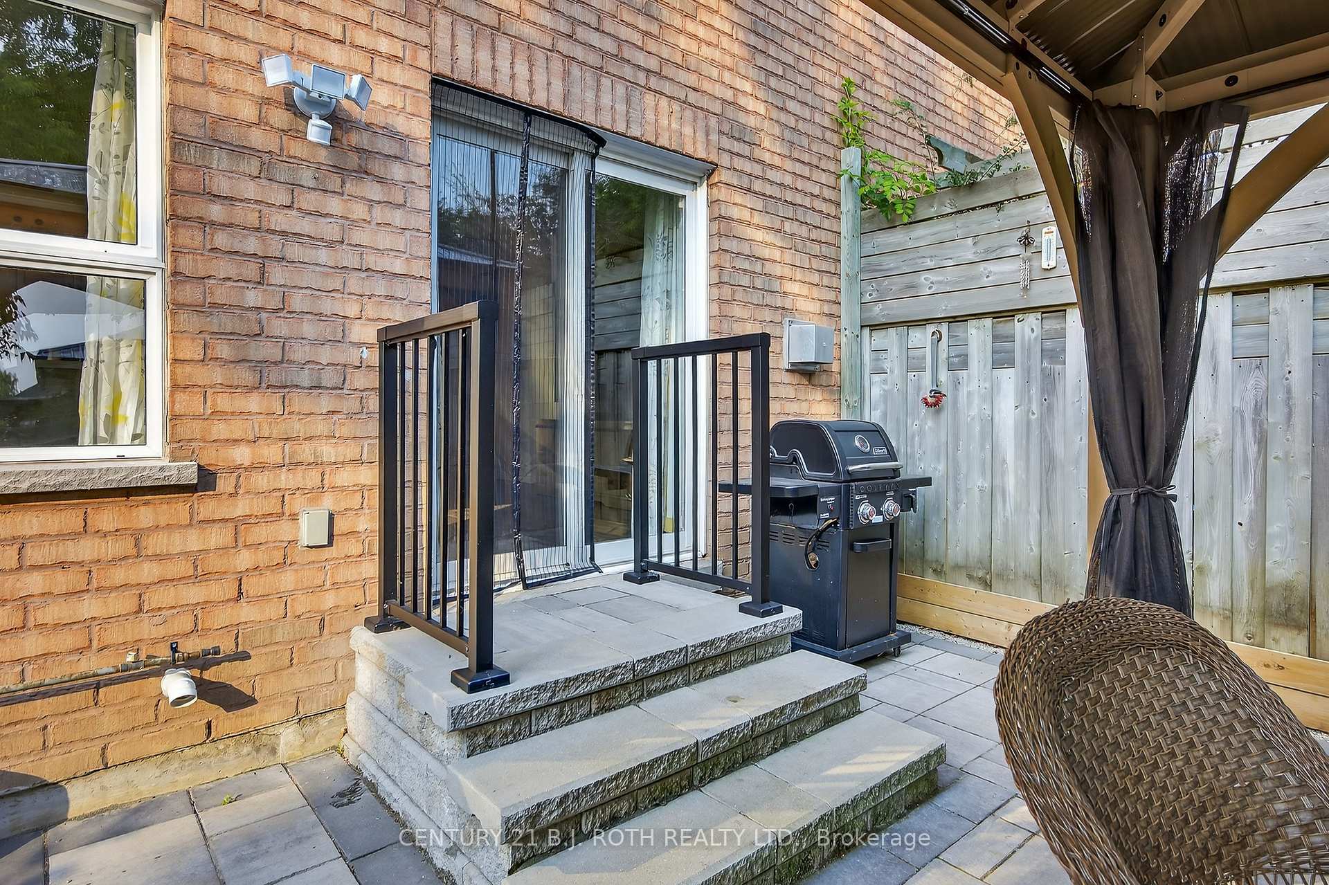 Photo 8 of 80 Bruce Crescent, Barrie, Bayshore — HOMEH