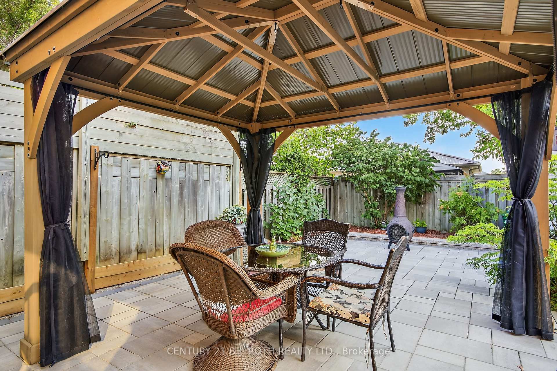 Photo 10 of 80 Bruce Crescent, Barrie, Bayshore — HOMEH