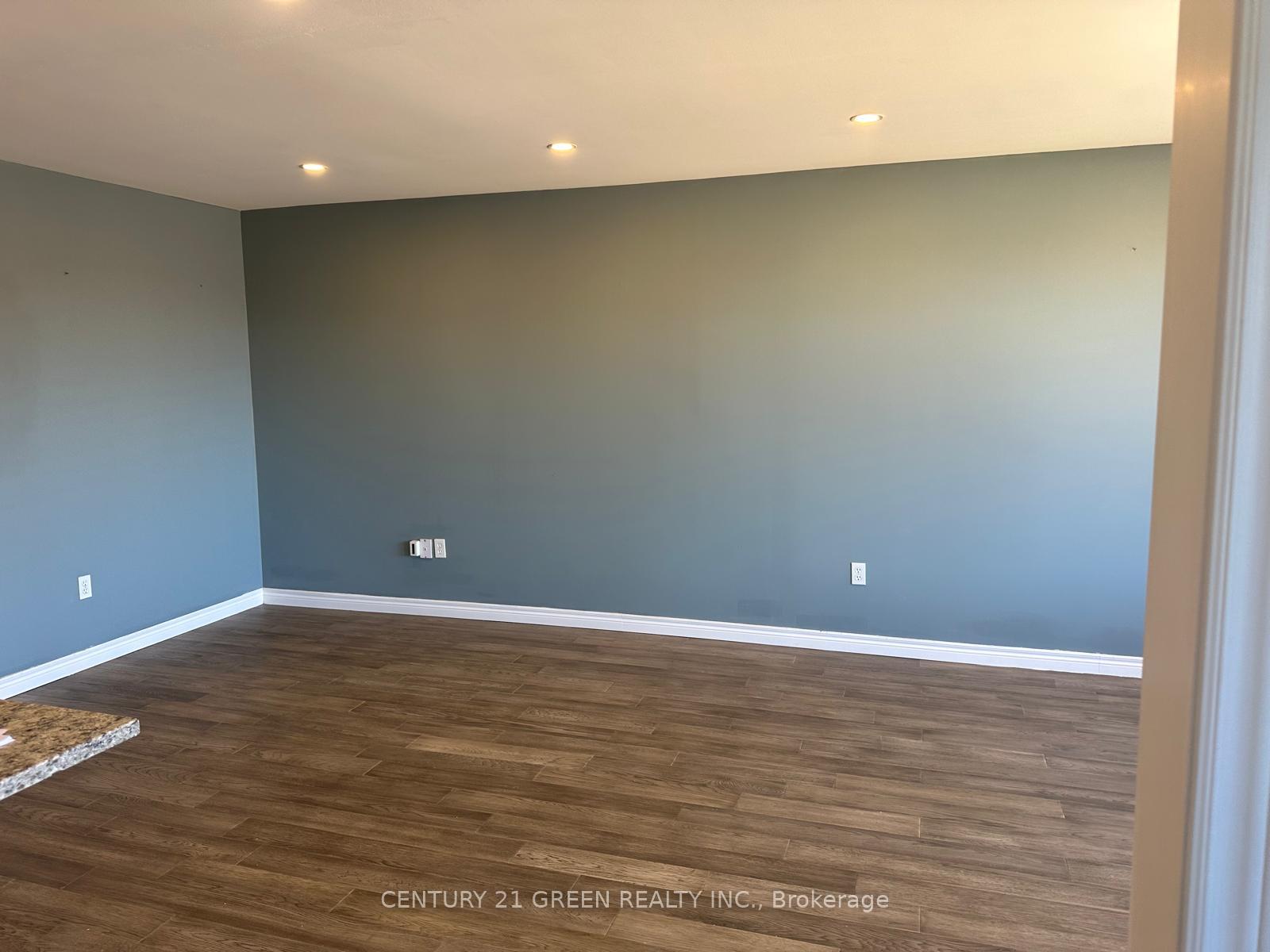 Photo 4 of 171 Clair Road W, Guelph, Clairfields/Hanlon Business Park — HOMEH