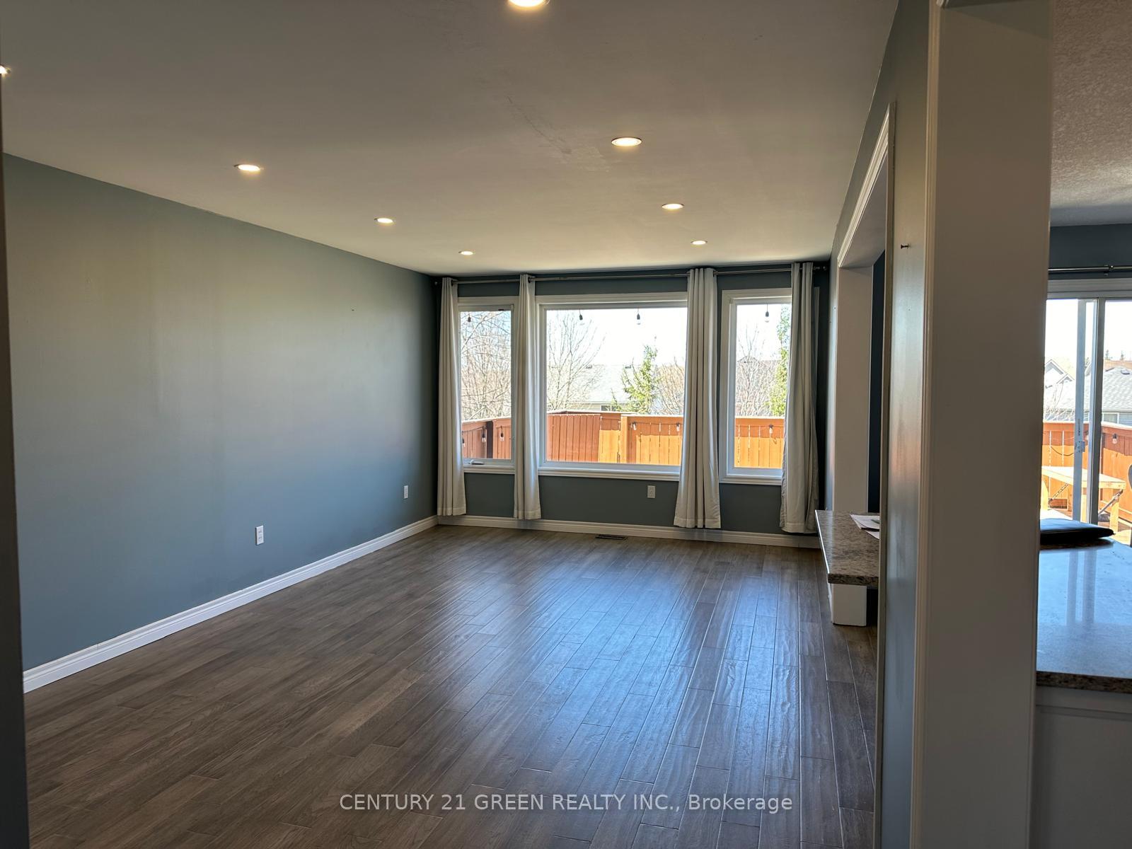 Photo 6 of 171 Clair Road W, Guelph, Clairfields/Hanlon Business Park — HOMEH