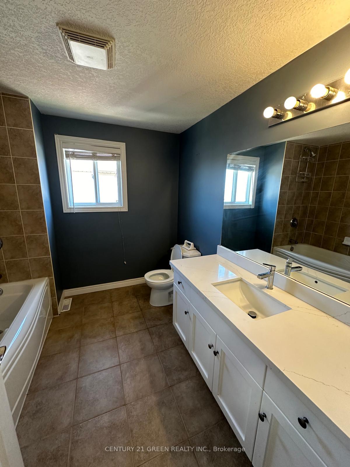 Photo 11 of 171 Clair Road W, Guelph, Clairfields/Hanlon Business Park — HOMEH