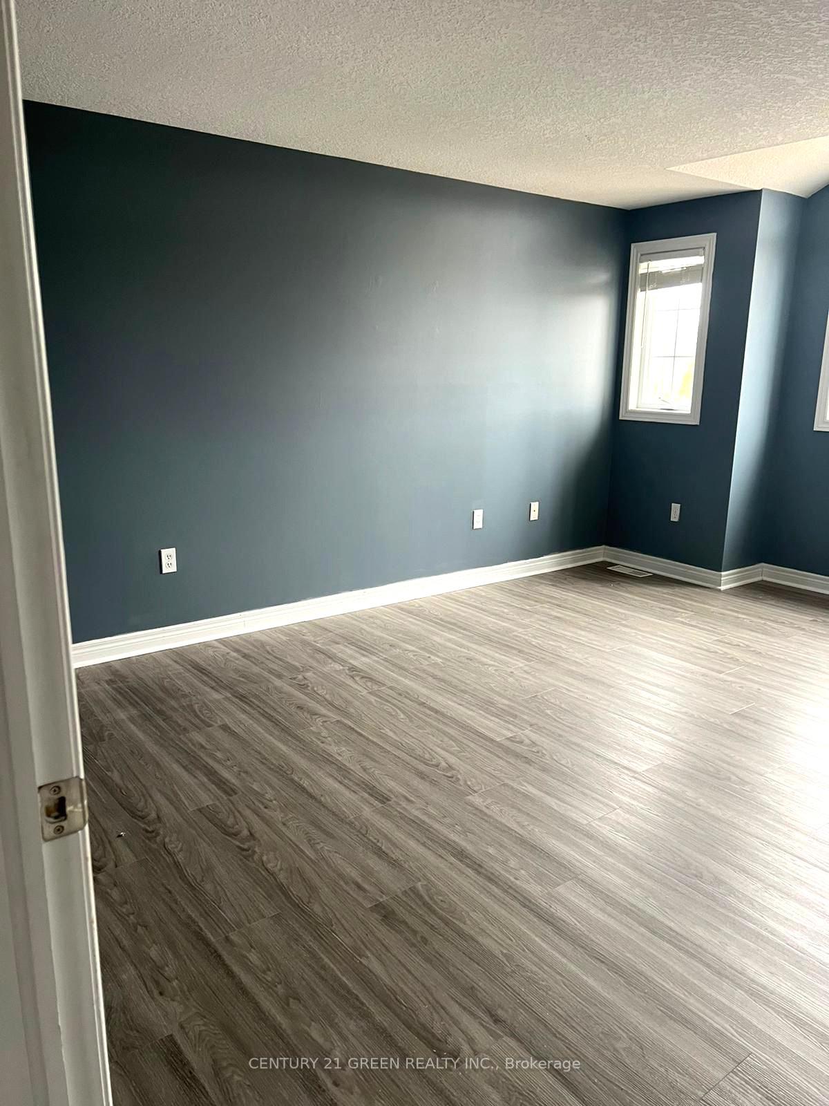 Photo 13 of 171 Clair Road W, Guelph, Clairfields/Hanlon Business Park — HOMEH