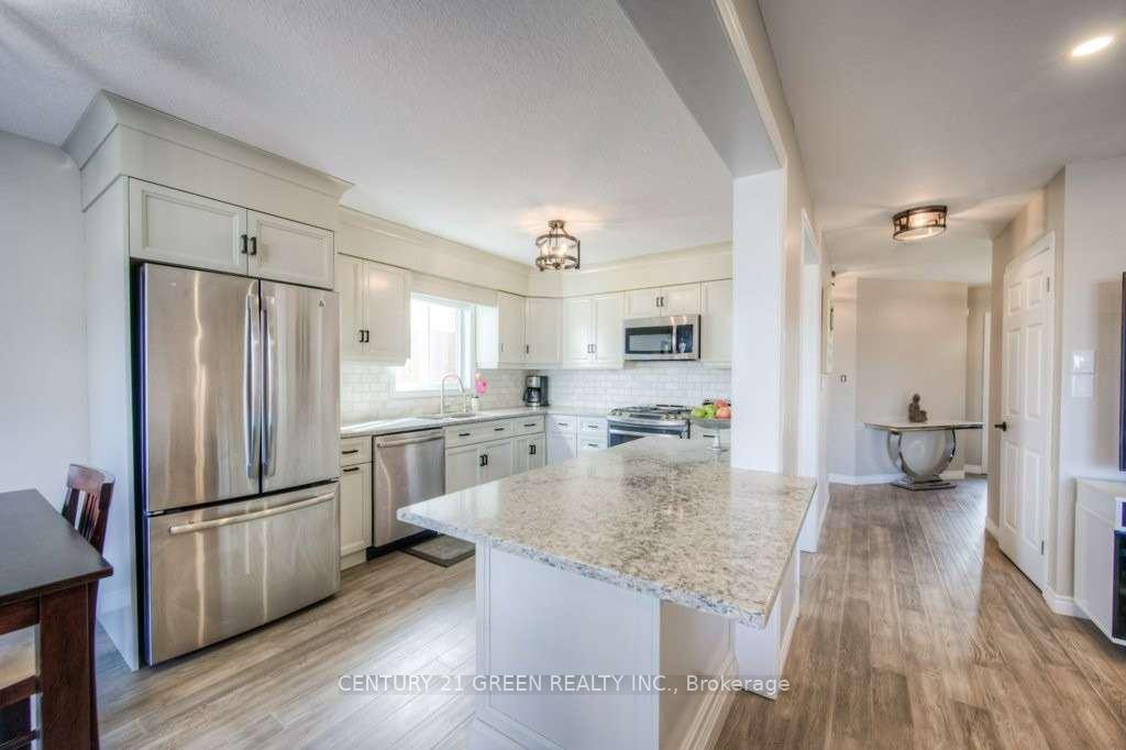 Photo 17 of 171 Clair Road W, Guelph, Clairfields/Hanlon Business Park — HOMEH