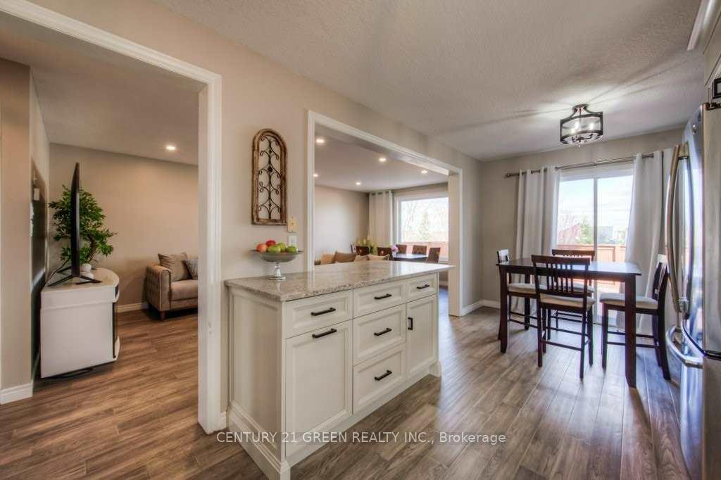 Photo 18 of 171 Clair Road W, Guelph, Clairfields/Hanlon Business Park — HOMEH