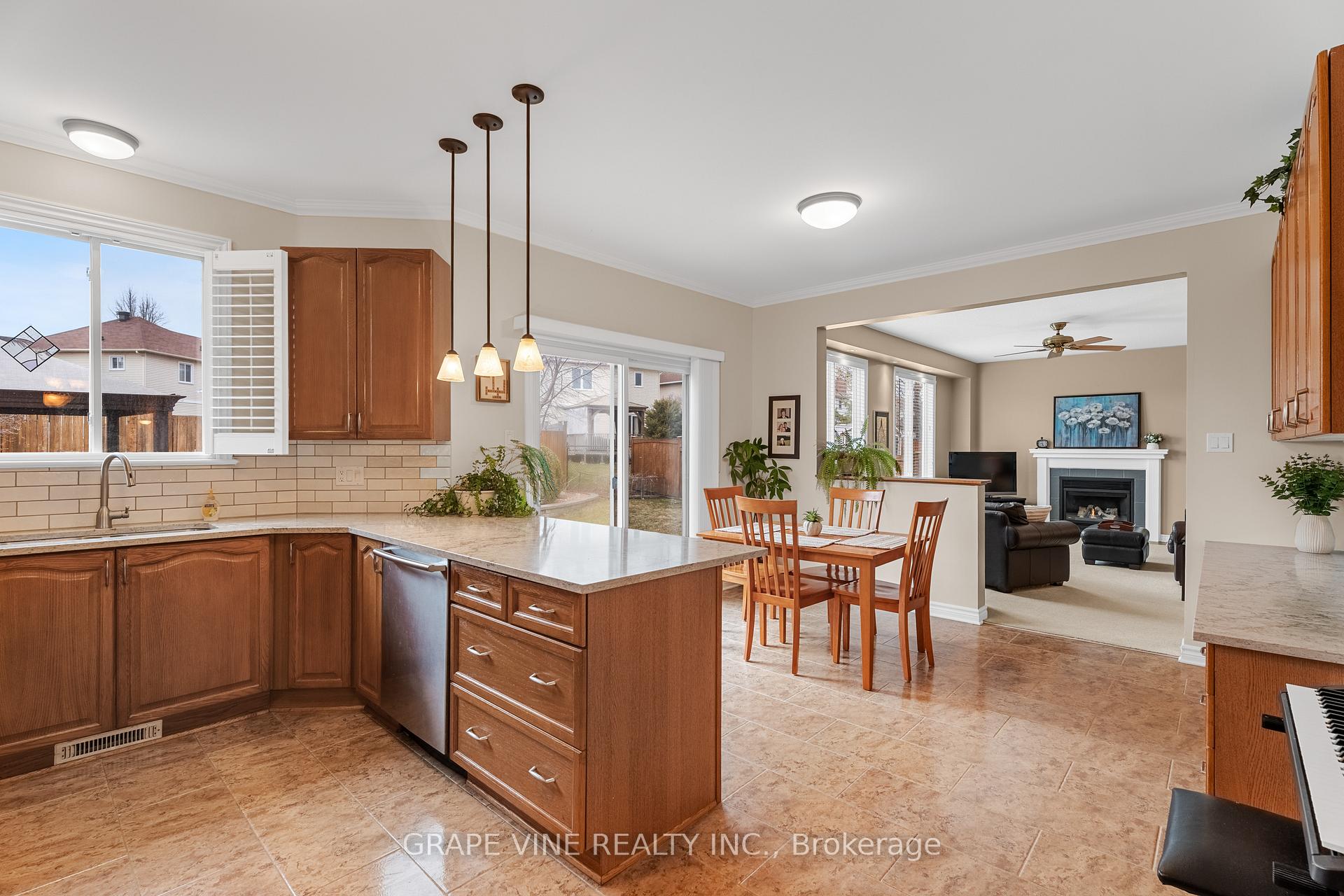 Photo 11 of 67 Gleeson Way, Ottawa, Barrhaven - Longfields — HOMEH