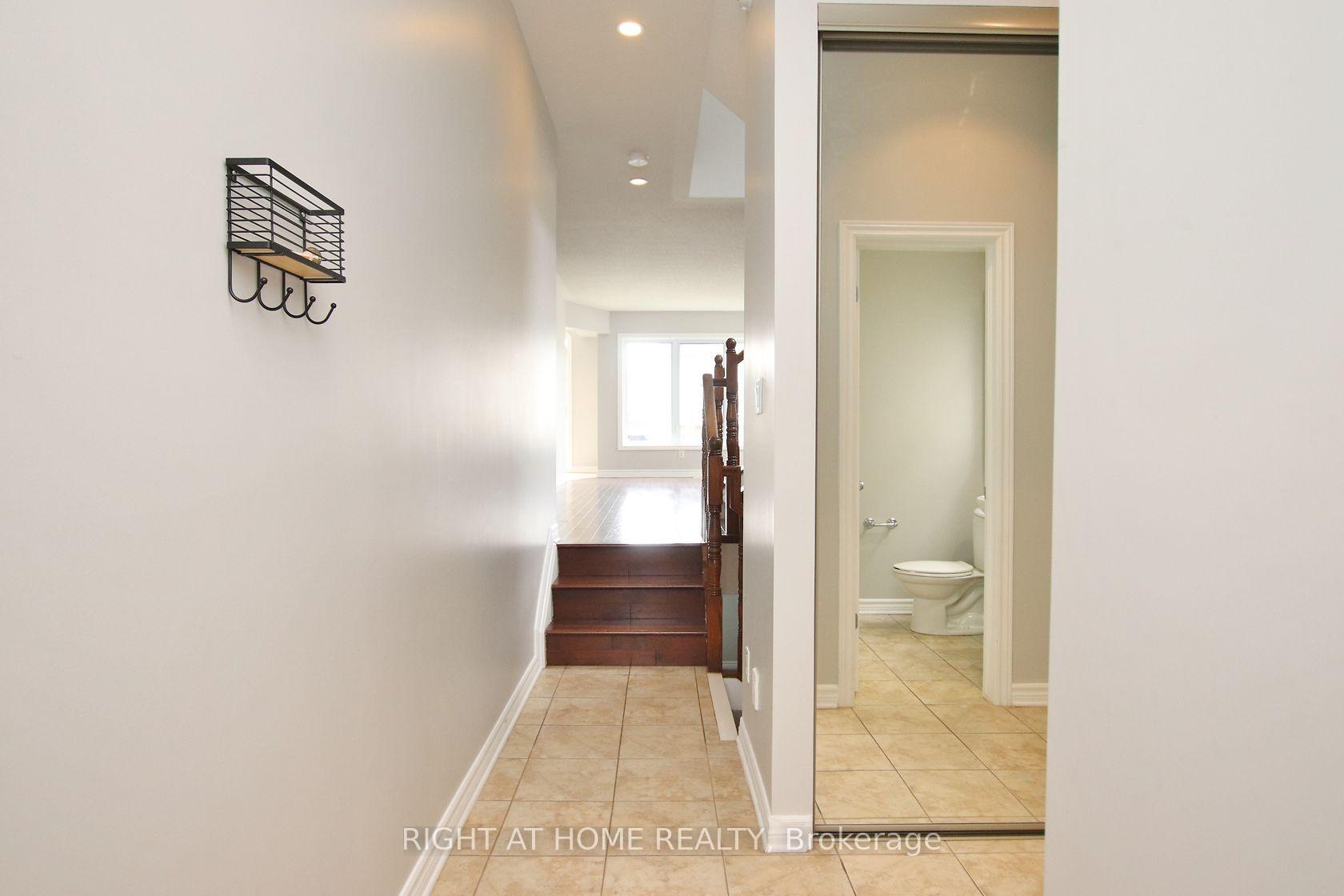 Photo 3 of 518 Temiskaming Crescent, Ottawa, Barrhaven - Strandherd — HOMEH