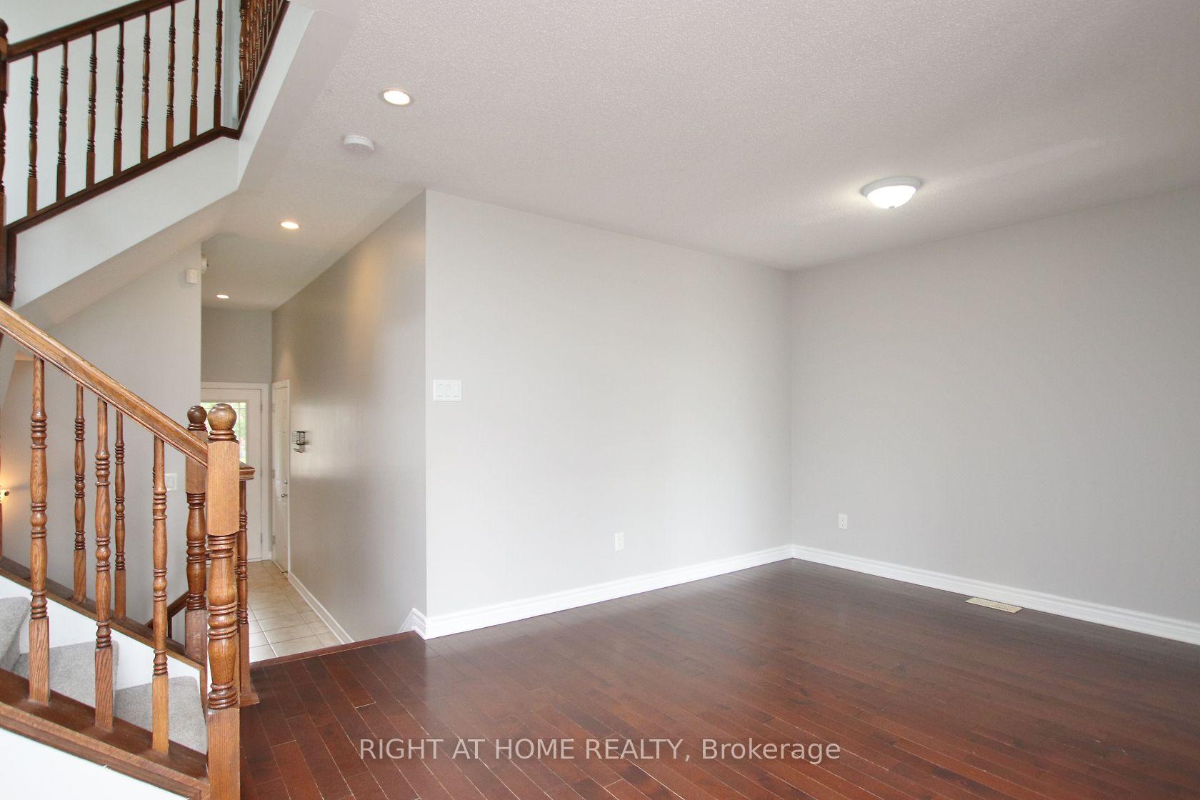 Photo 5 of 518 Temiskaming Crescent, Ottawa, Barrhaven - Strandherd — HOMEH
