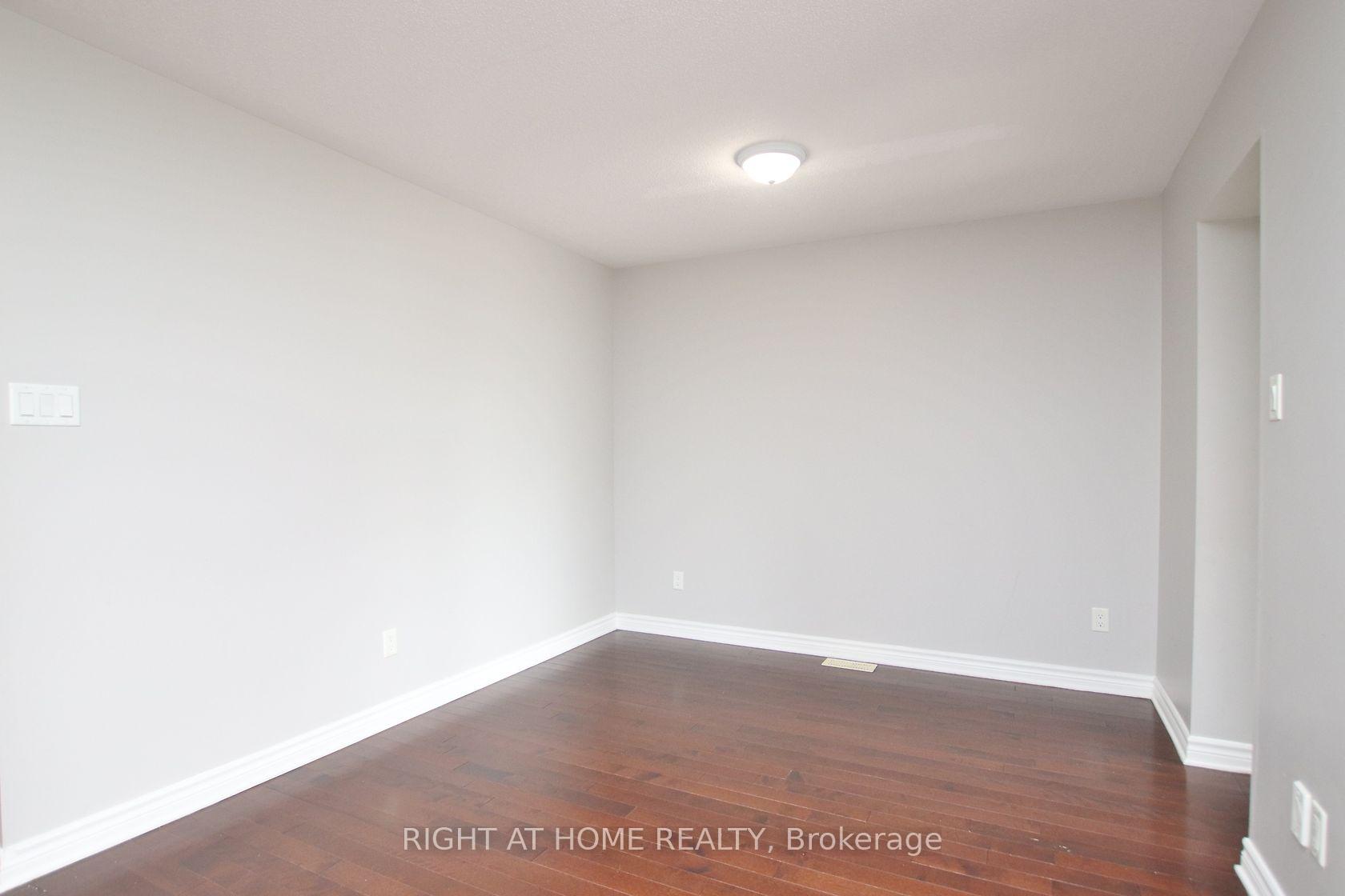 Photo 6 of 518 Temiskaming Crescent, Ottawa, Barrhaven - Strandherd — HOMEH