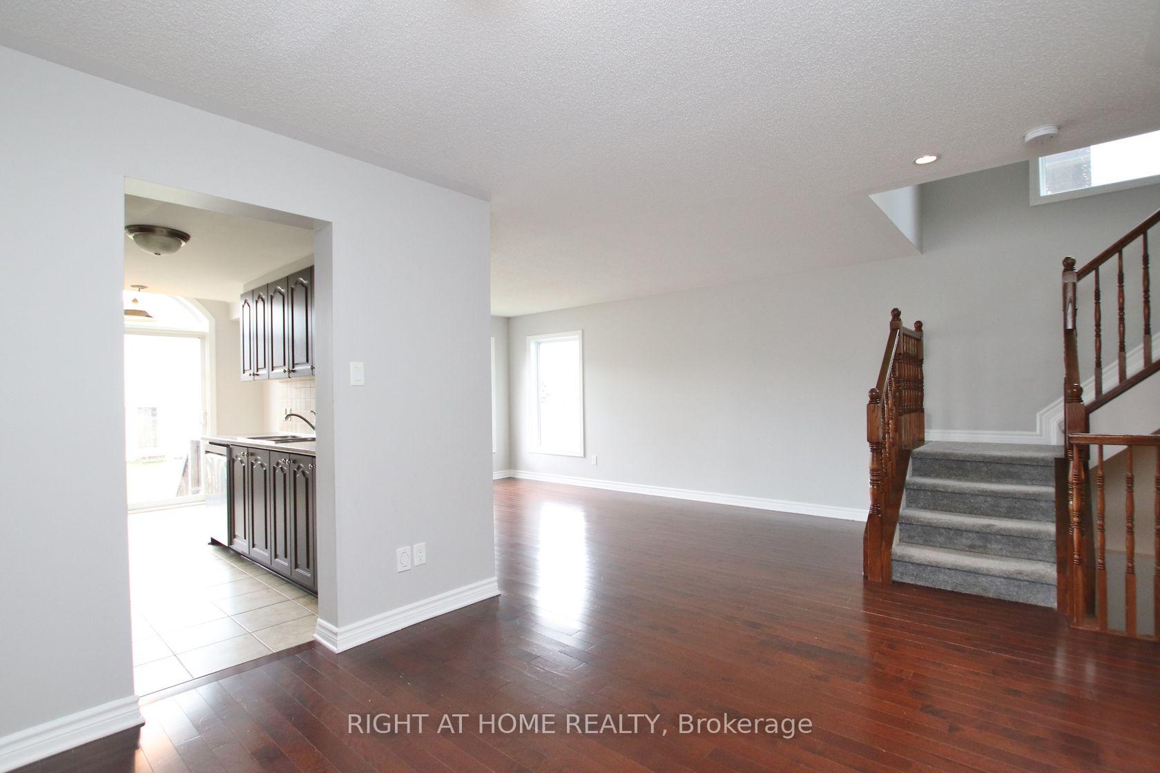 Photo 7 of 518 Temiskaming Crescent, Ottawa, Barrhaven - Strandherd — HOMEH