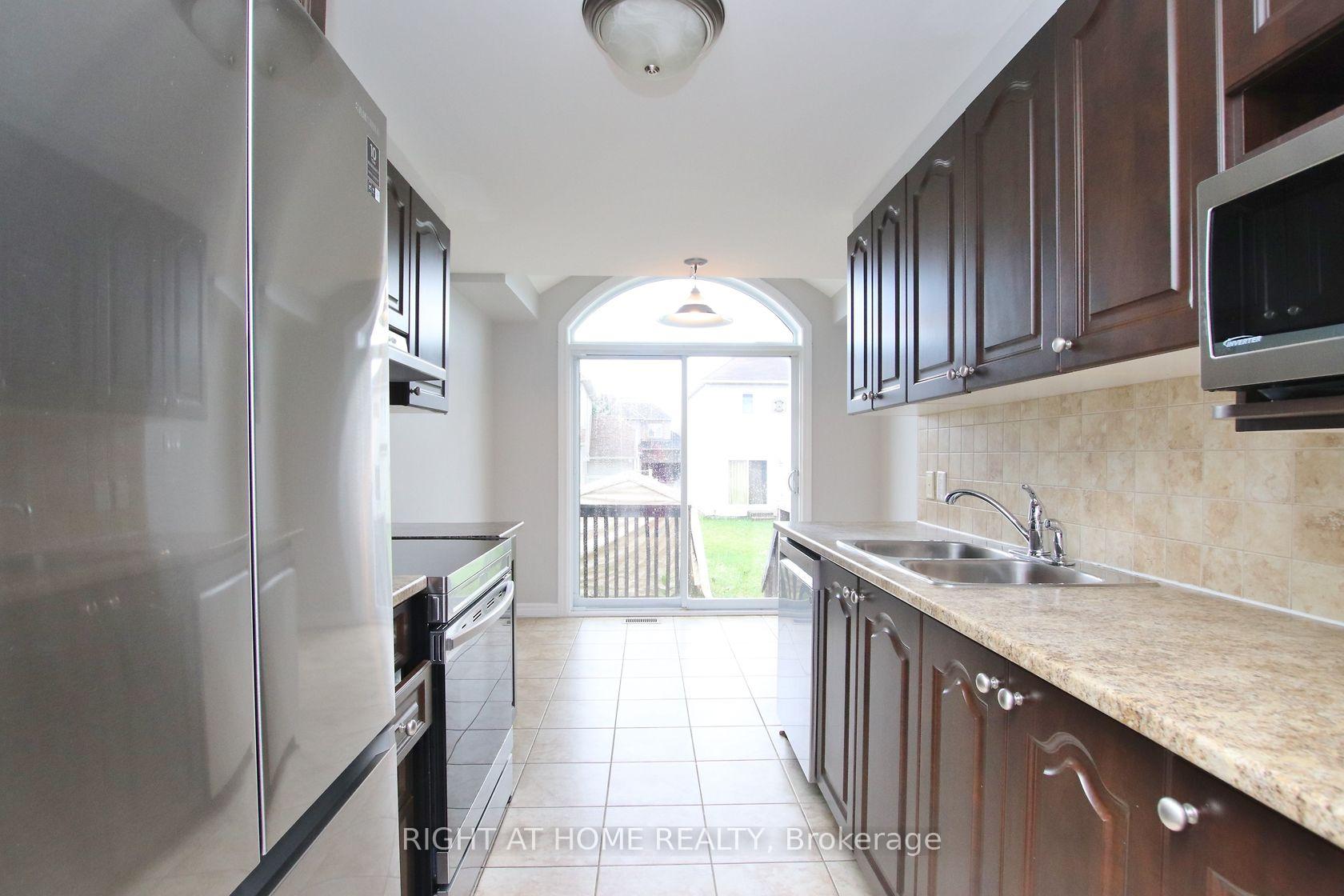 Photo 8 of 518 Temiskaming Crescent, Ottawa, Barrhaven - Strandherd — HOMEH