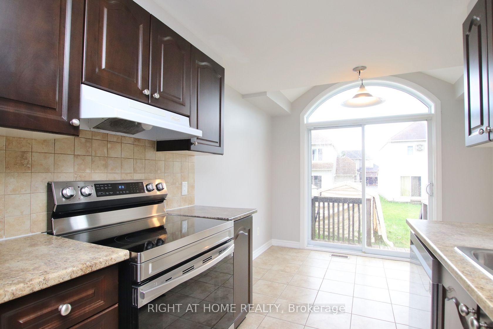 Photo 9 of 518 Temiskaming Crescent, Ottawa, Barrhaven - Strandherd — HOMEH
