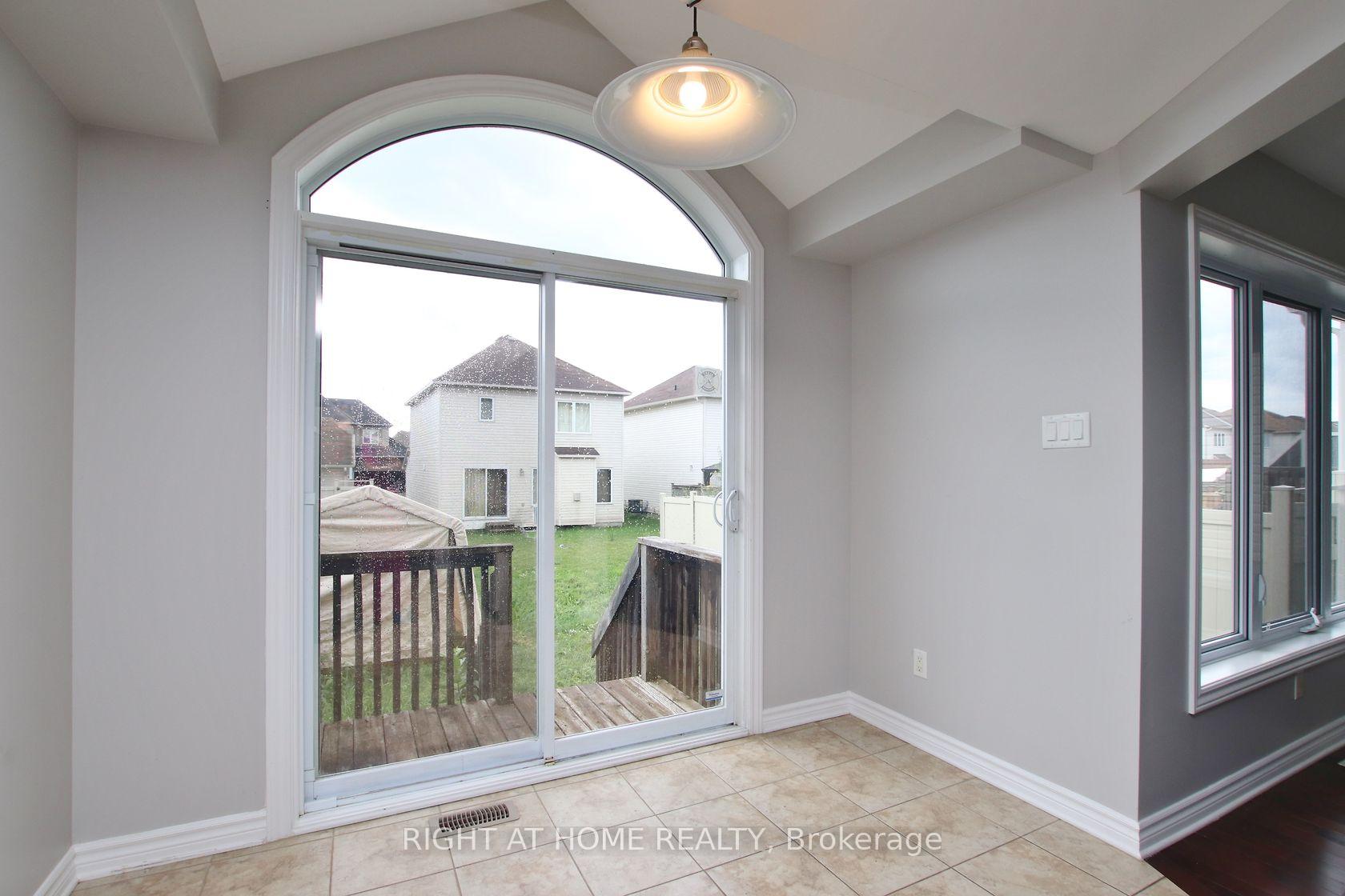 Photo 11 of 518 Temiskaming Crescent, Ottawa, Barrhaven - Strandherd — HOMEH