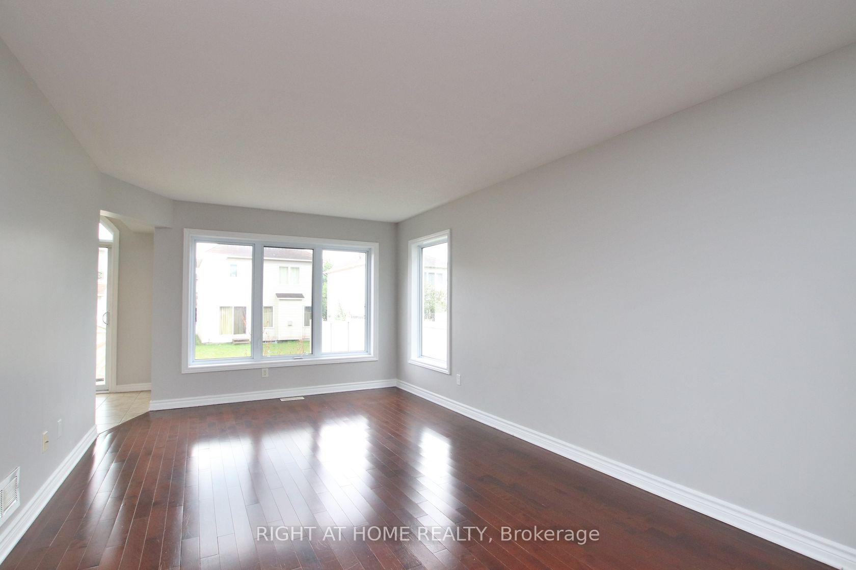 Photo 13 of 518 Temiskaming Crescent, Ottawa, Barrhaven - Strandherd — HOMEH
