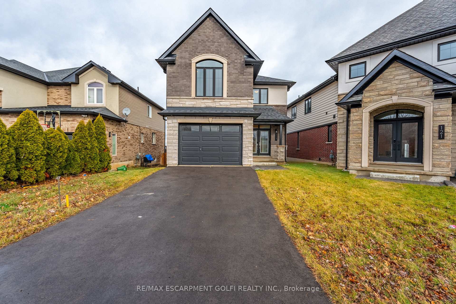Front of 117 Whitefish Crescent