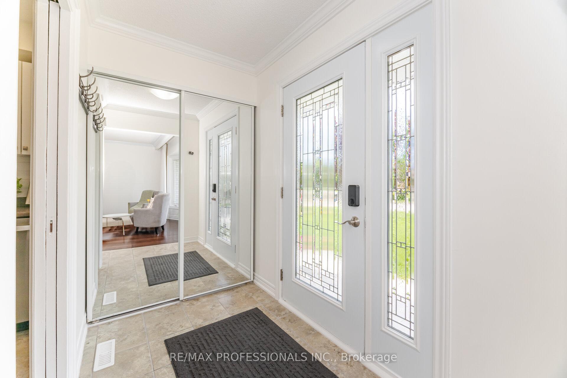 Photo 3 of 267 Bell Air Drive, Caledon, Bolton East — HOMEH