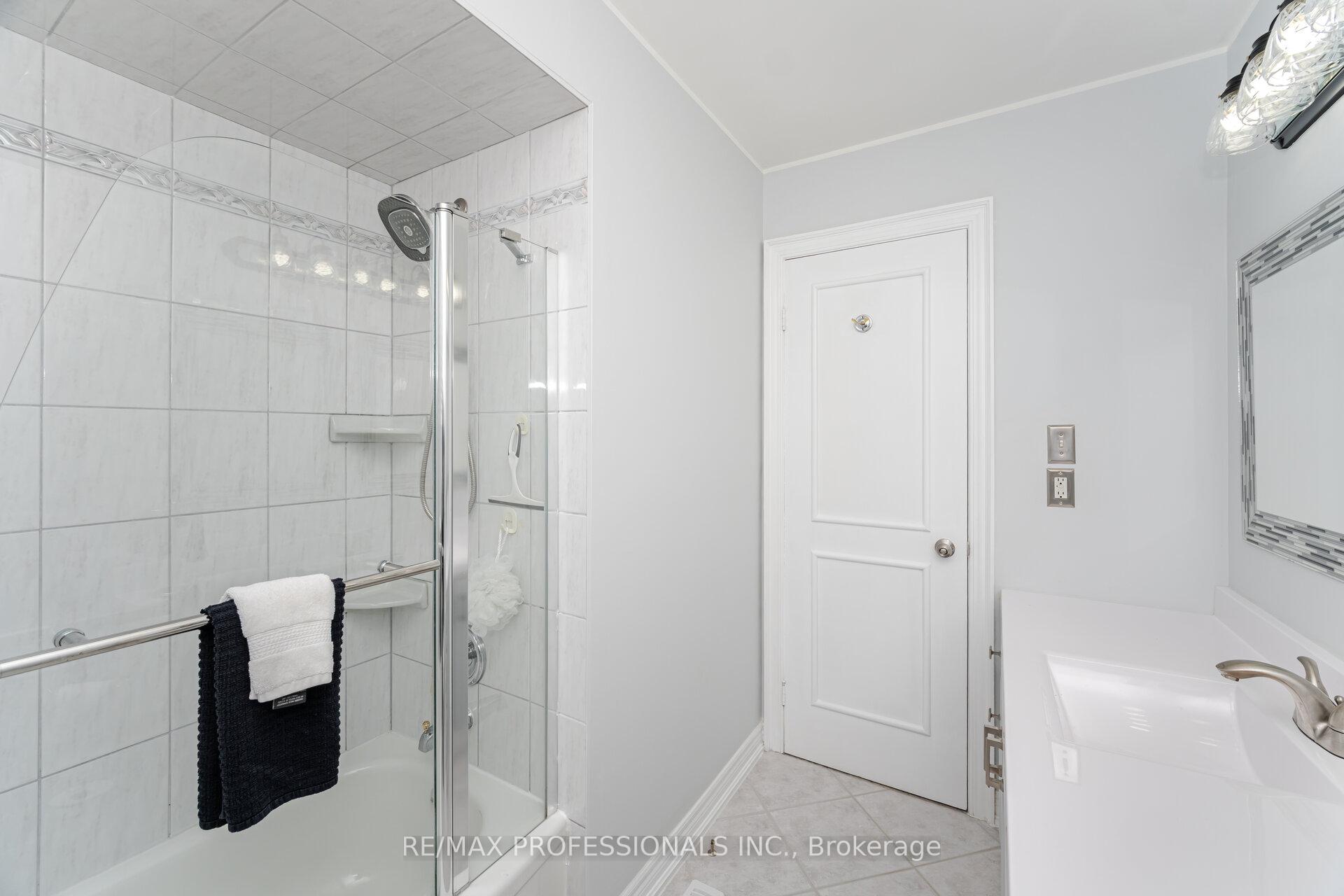 Photo 24 of 267 Bell Air Drive, Caledon, Bolton East — HOMEH
