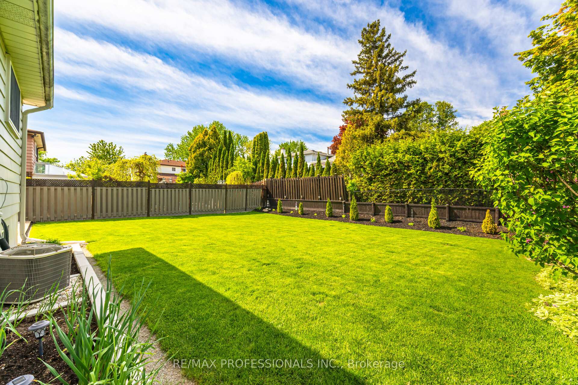 Photo 21 of 267 Bell Air Drive, Caledon, Bolton East — HOMEH