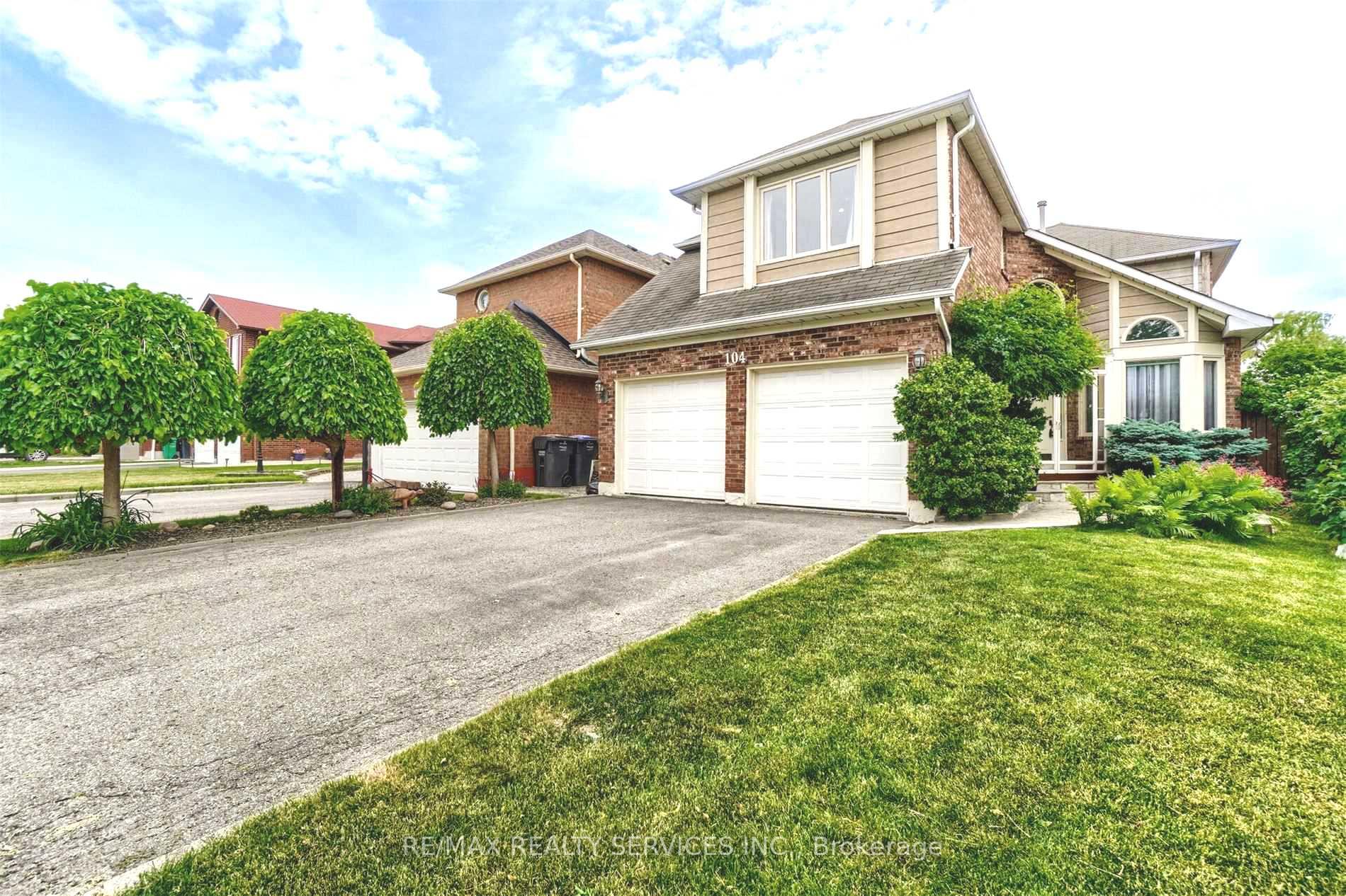 Front of 104 Lord Simcoe Drive