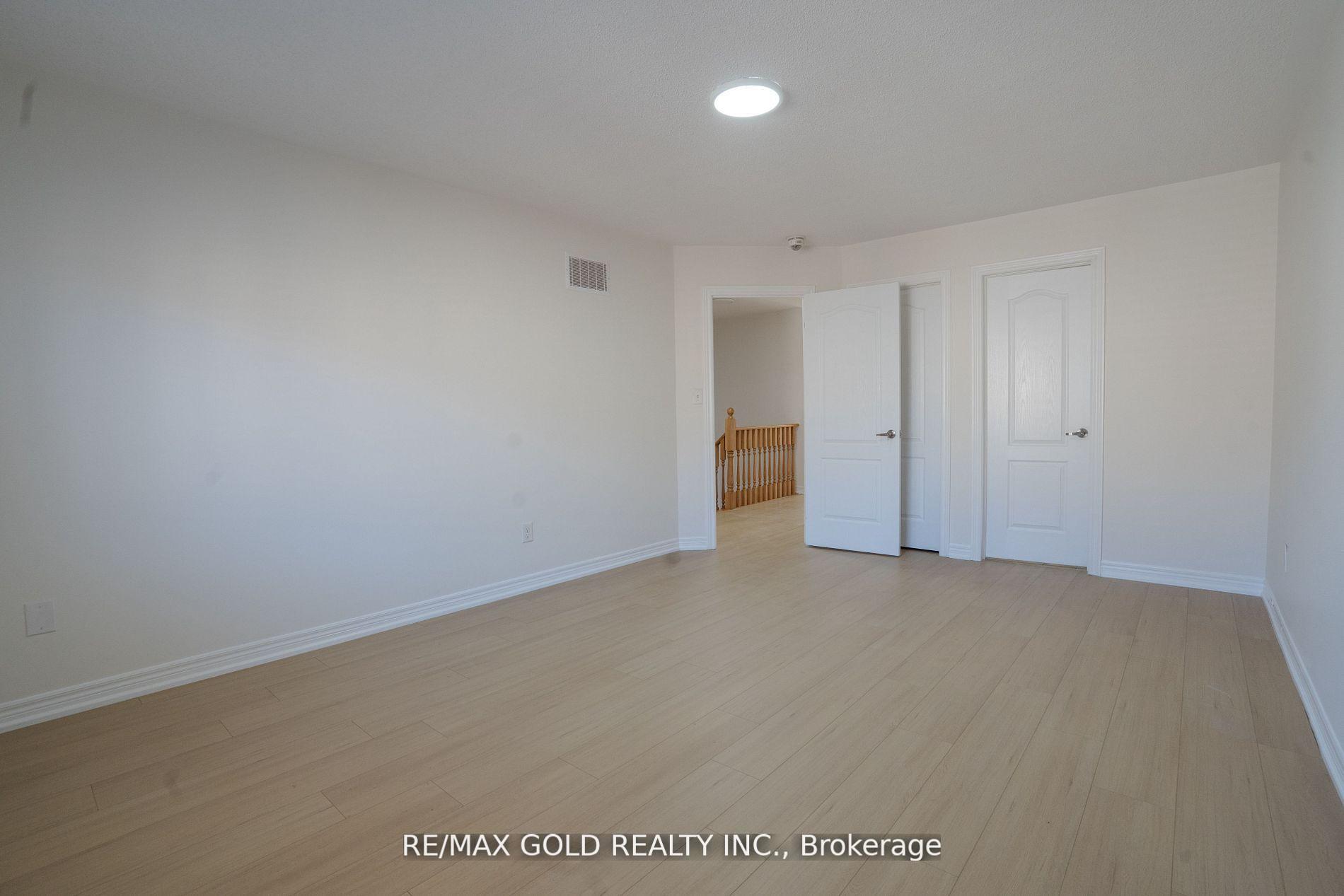 Photo 10 of 4 Bilby Street, Brampton, Northwest Brampton — HOMEH