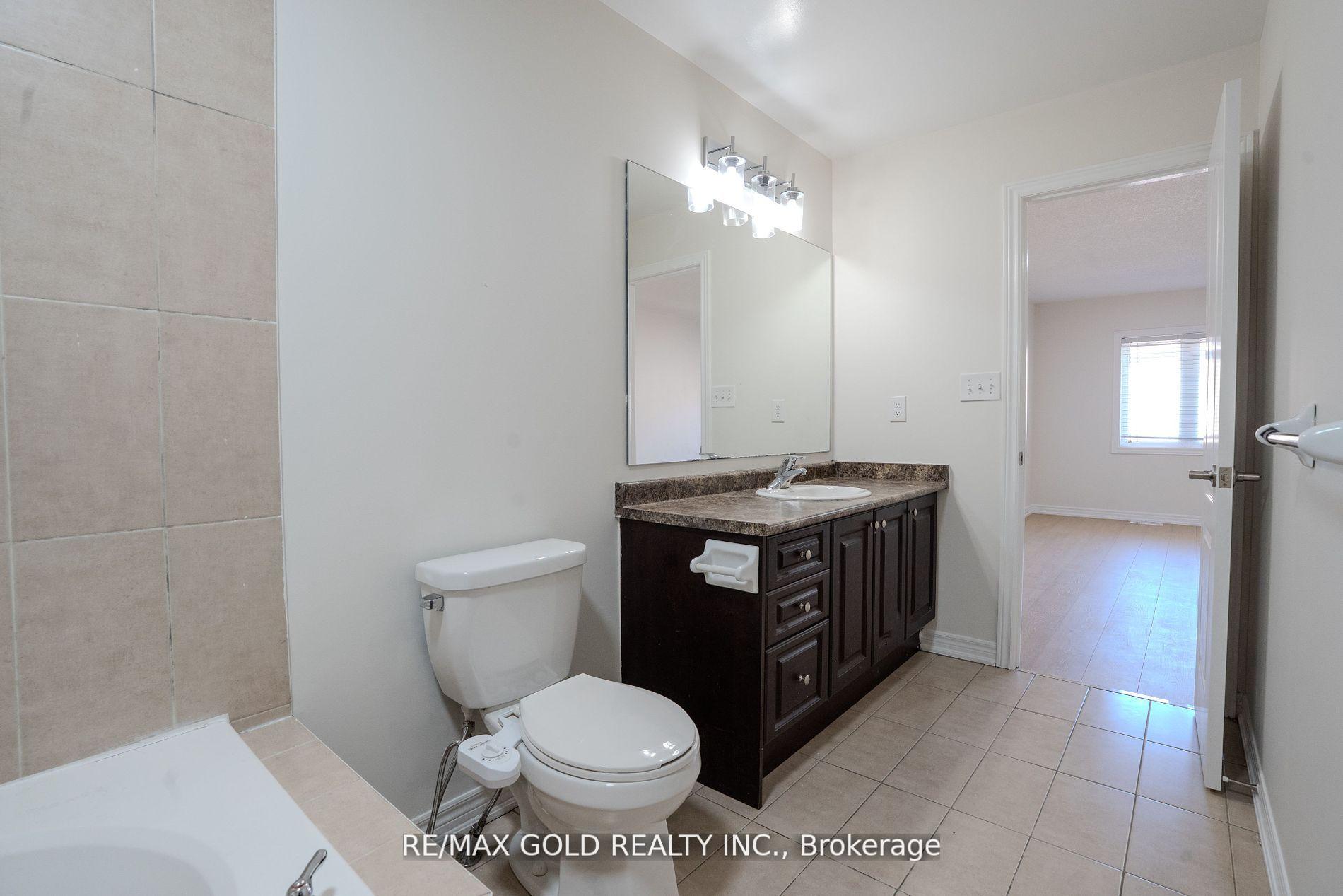 Photo 8 of 4 Bilby Street, Brampton, Northwest Brampton — HOMEH