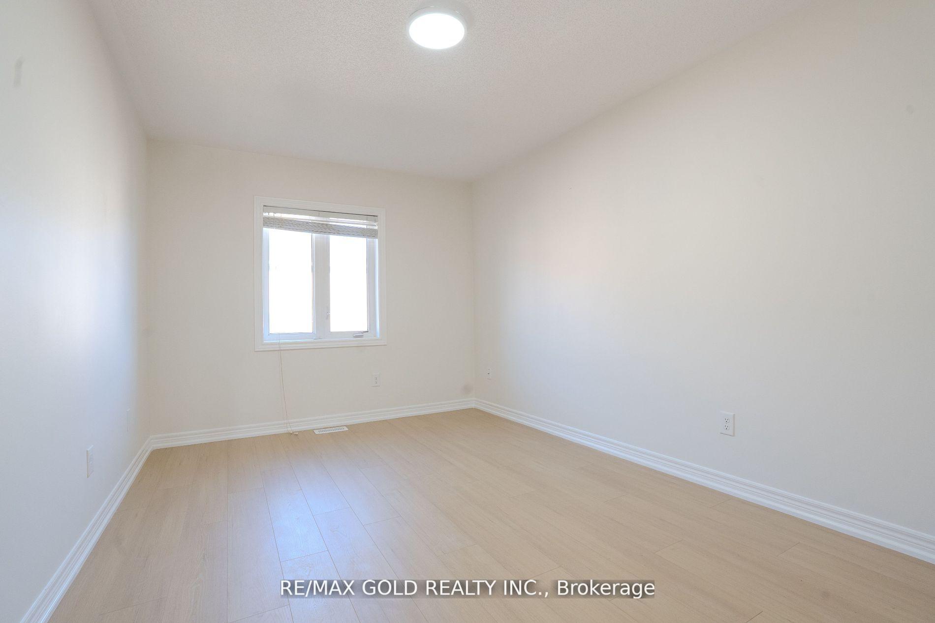 Photo 12 of 4 Bilby Street, Brampton, Northwest Brampton — HOMEH