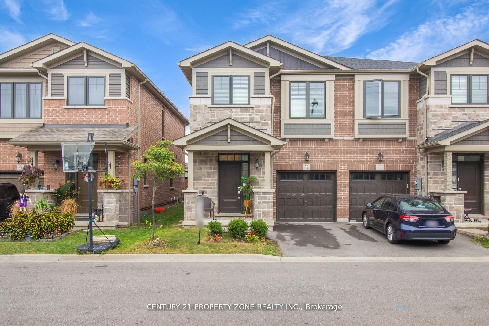 Front of 39 Pelican Lane