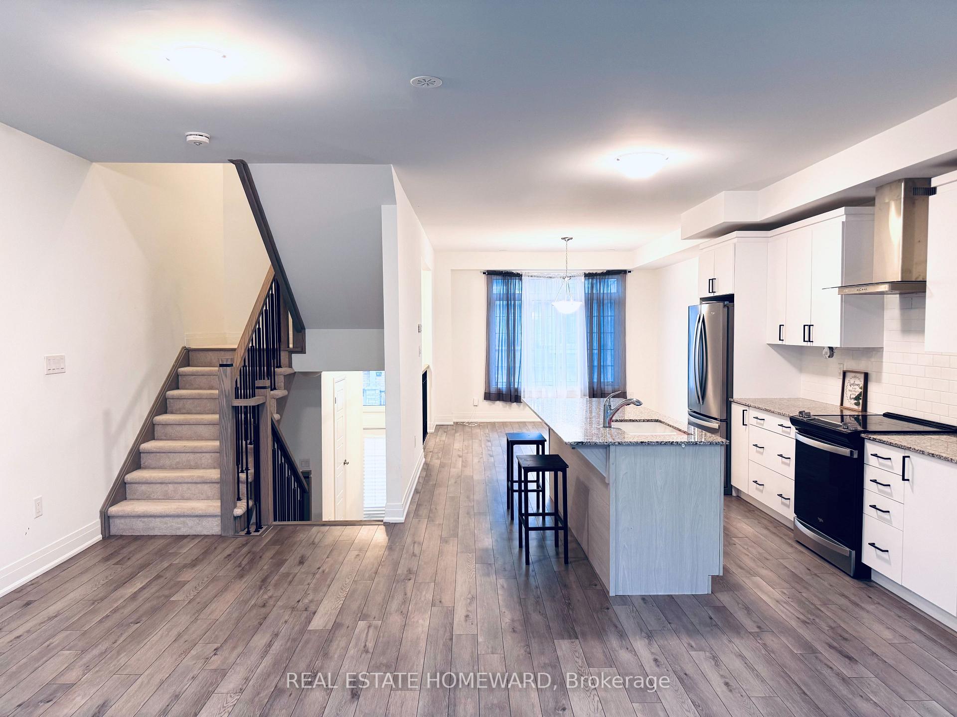 Photo 4 of 8 Calloway Way, Whitby, Downtown Whitby — HOMEH