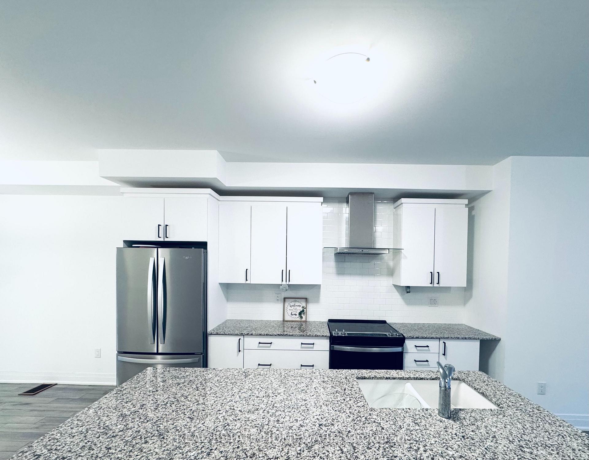 Photo 6 of 8 Calloway Way, Whitby, Downtown Whitby — HOMEH
