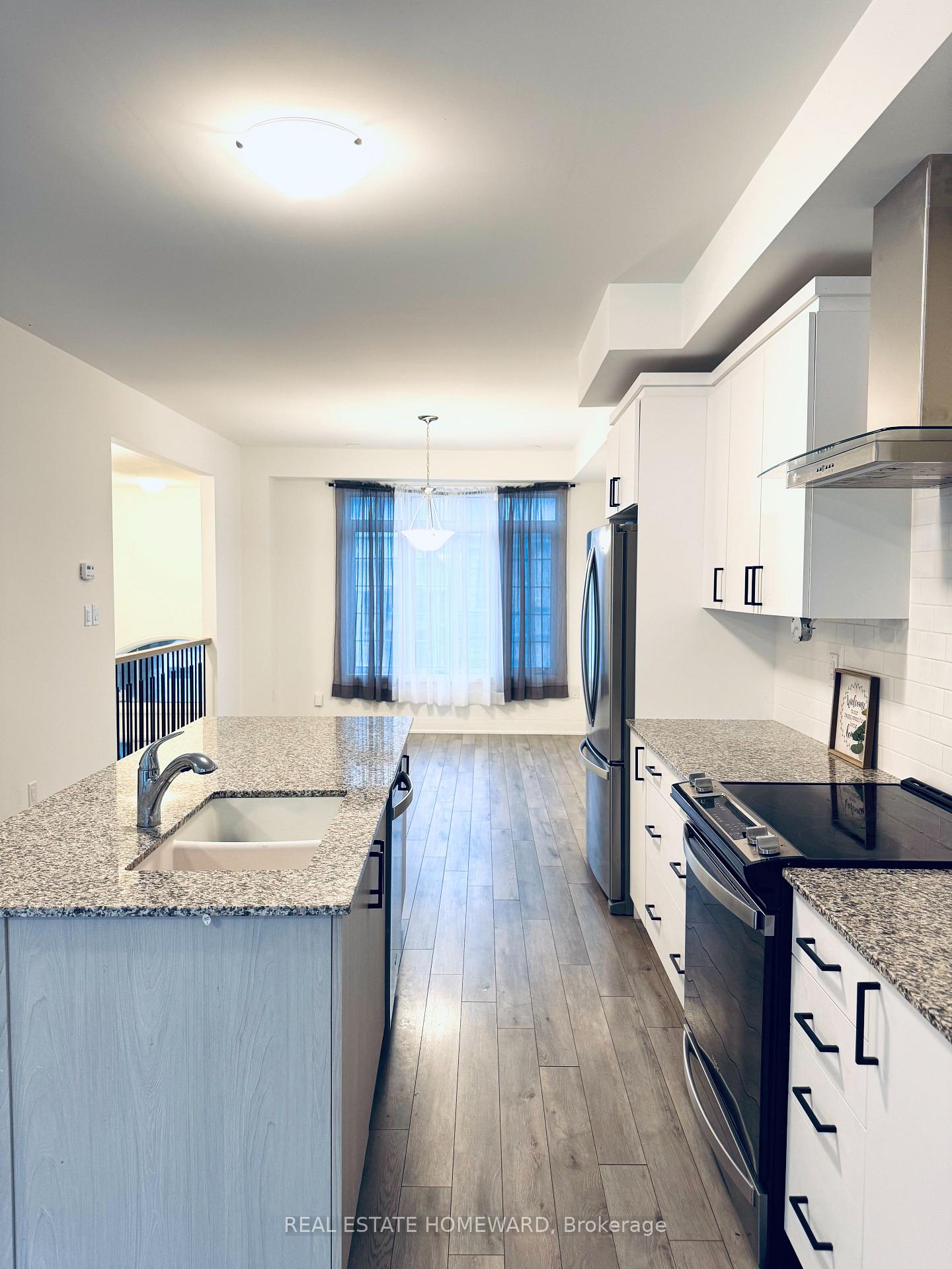 Photo 10 of 8 Calloway Way, Whitby, Downtown Whitby — HOMEH