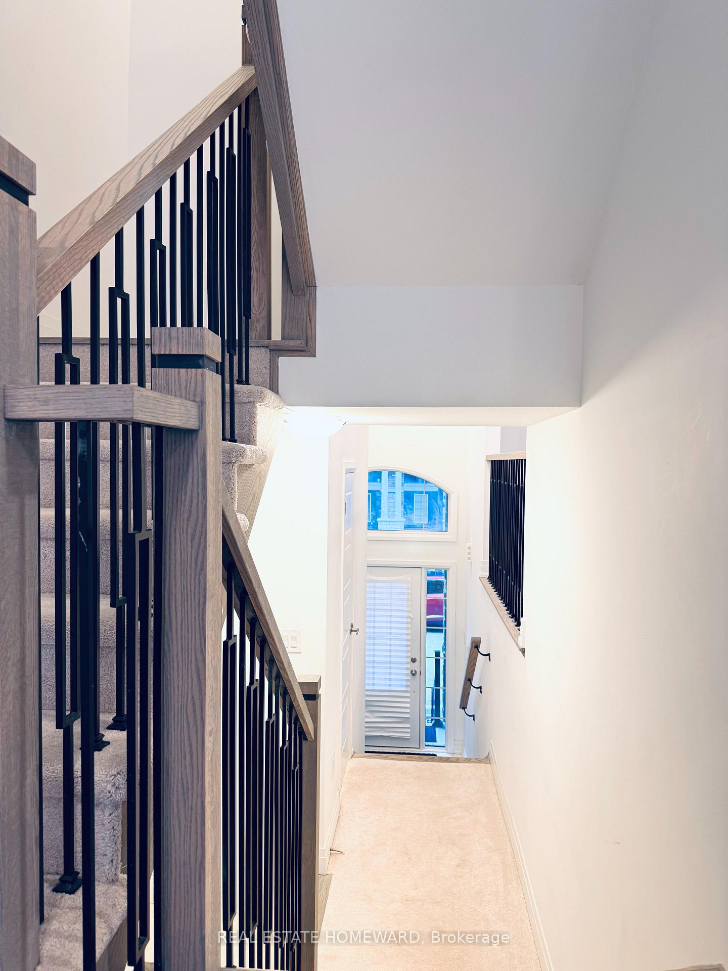 Photo 5 of 8 Calloway Way, Whitby, Downtown Whitby — HOMEH