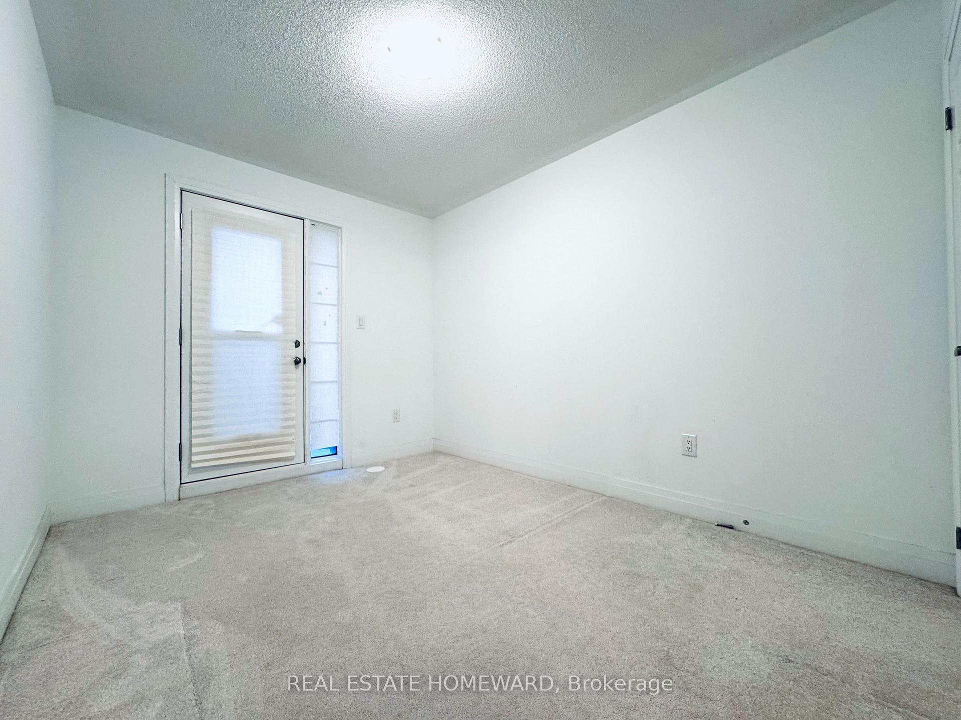 Photo 11 of 8 Calloway Way, Whitby, Downtown Whitby — HOMEH