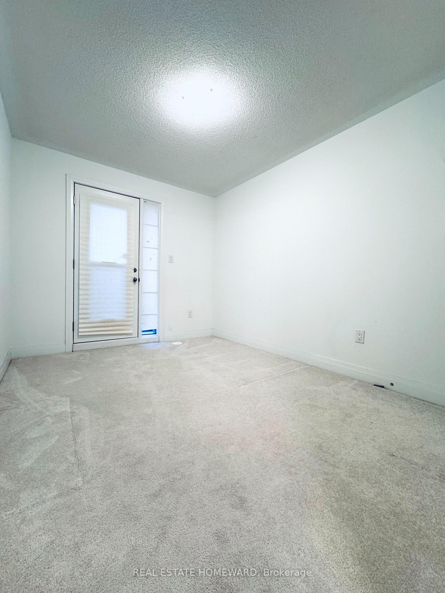 Photo 15 of 8 Calloway Way, Whitby, Downtown Whitby — HOMEH
