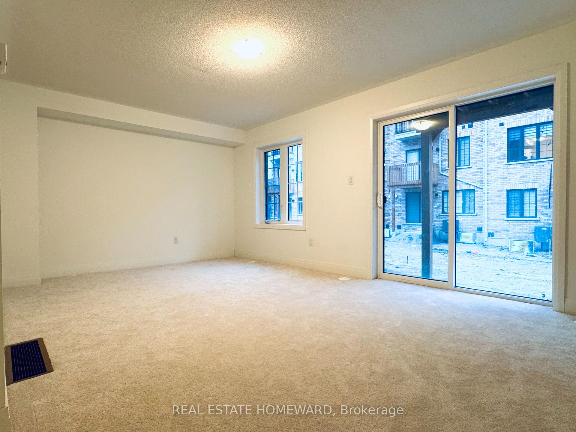 Photo 18 of 8 Calloway Way, Whitby, Downtown Whitby — HOMEH