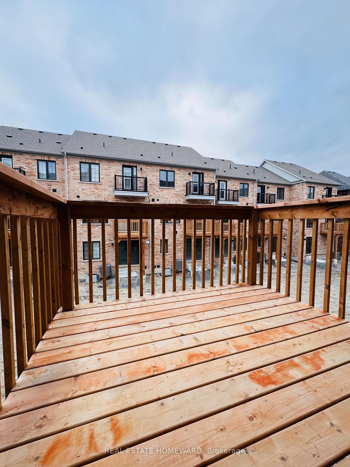 Photo 19 of 8 Calloway Way, Whitby, Downtown Whitby — HOMEH