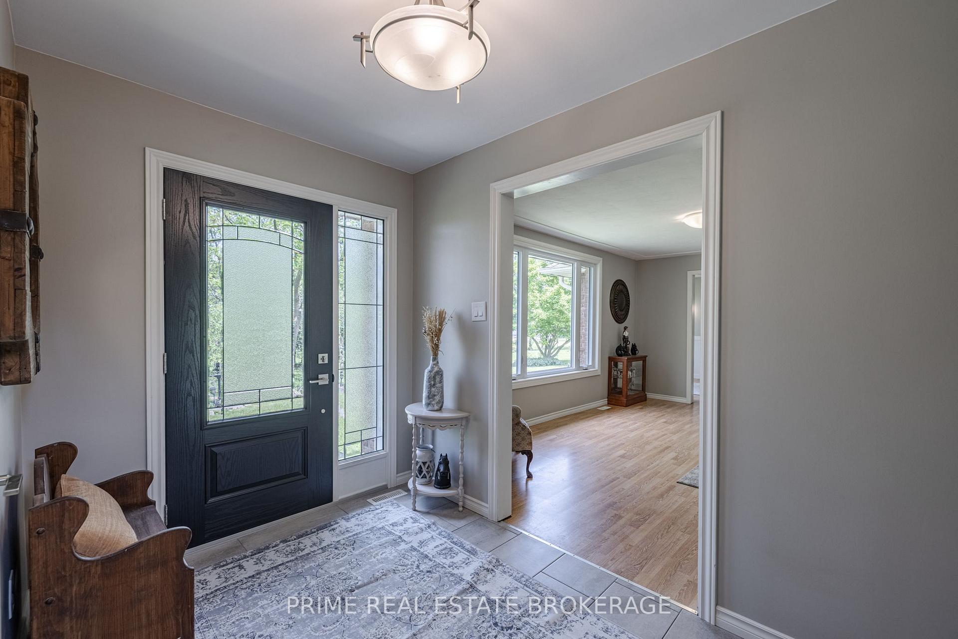 Photo 2 of 3304 Cromarty Drive, Thames Centre, Putnam — HOMEH