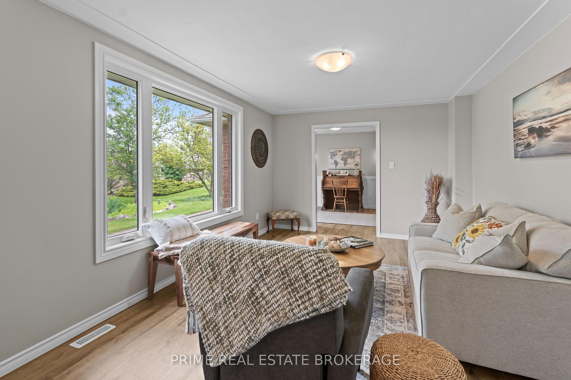 Photo 3 of 3304 Cromarty Drive, Thames Centre, Putnam — HOMEH