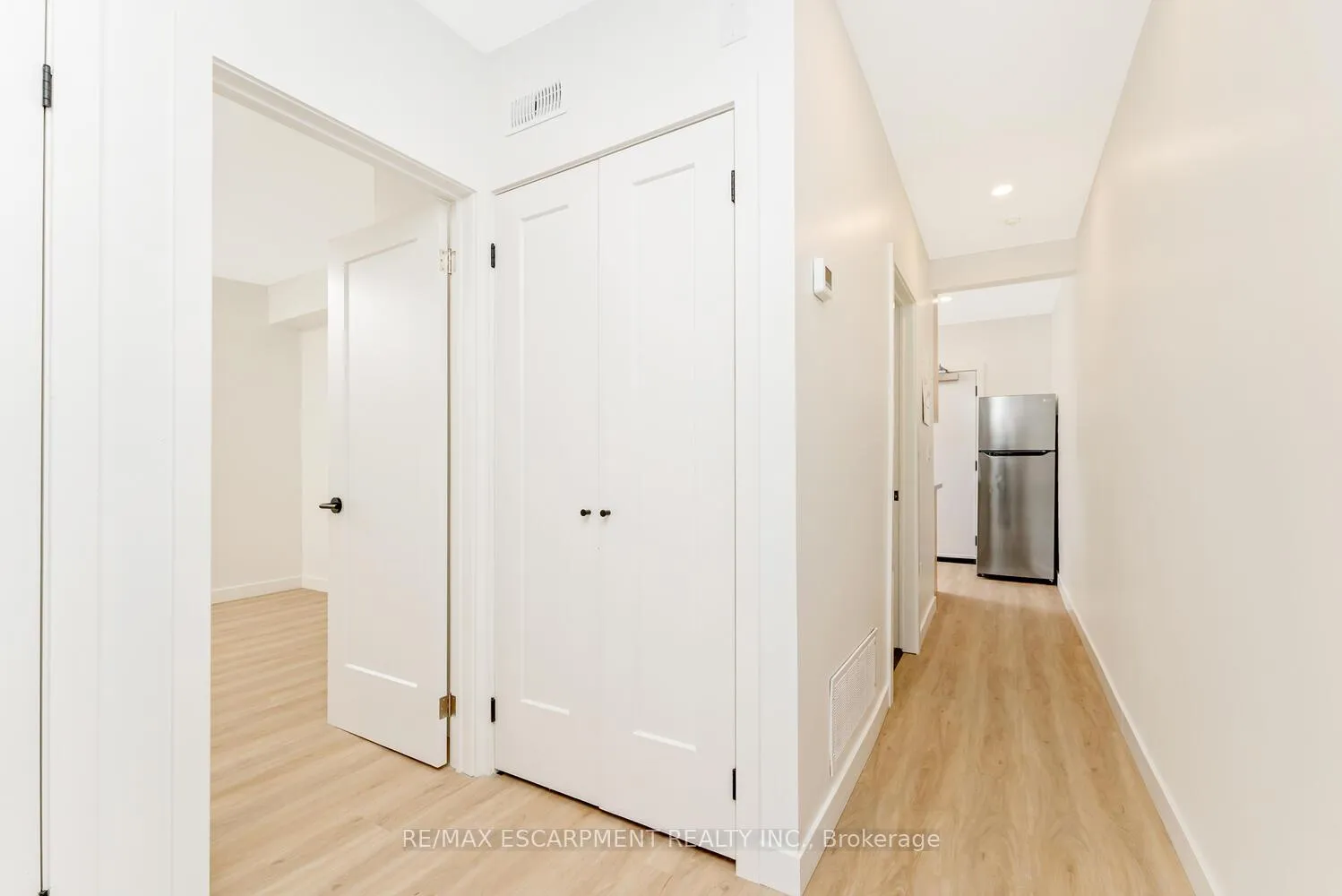 Photo 7 of Unit 10, 127 Victoria Avenue S, Hamilton, Stinson — HOMEH