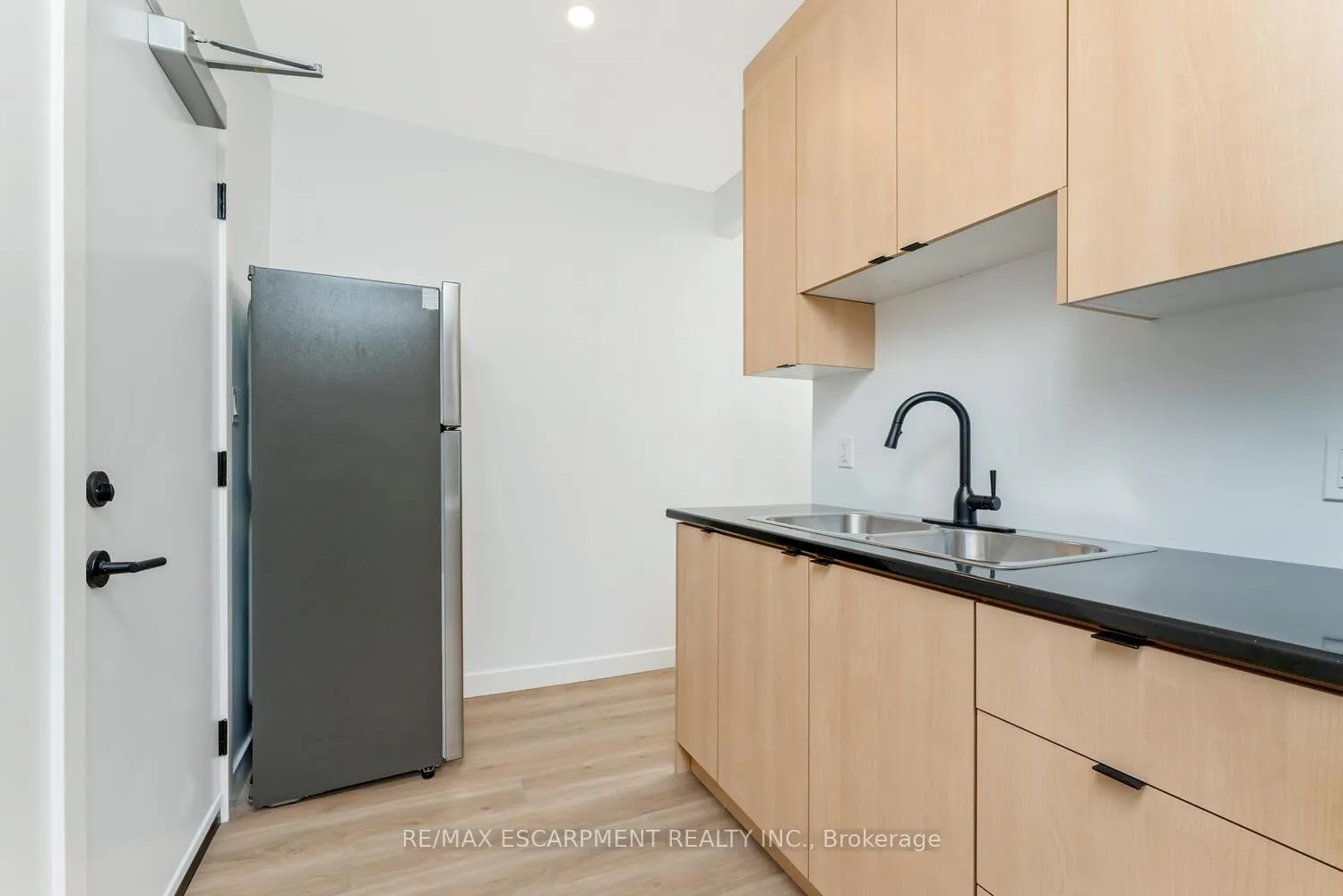Photo 19 of Unit 10, 127 Victoria Avenue S, Hamilton, Stinson — HOMEH