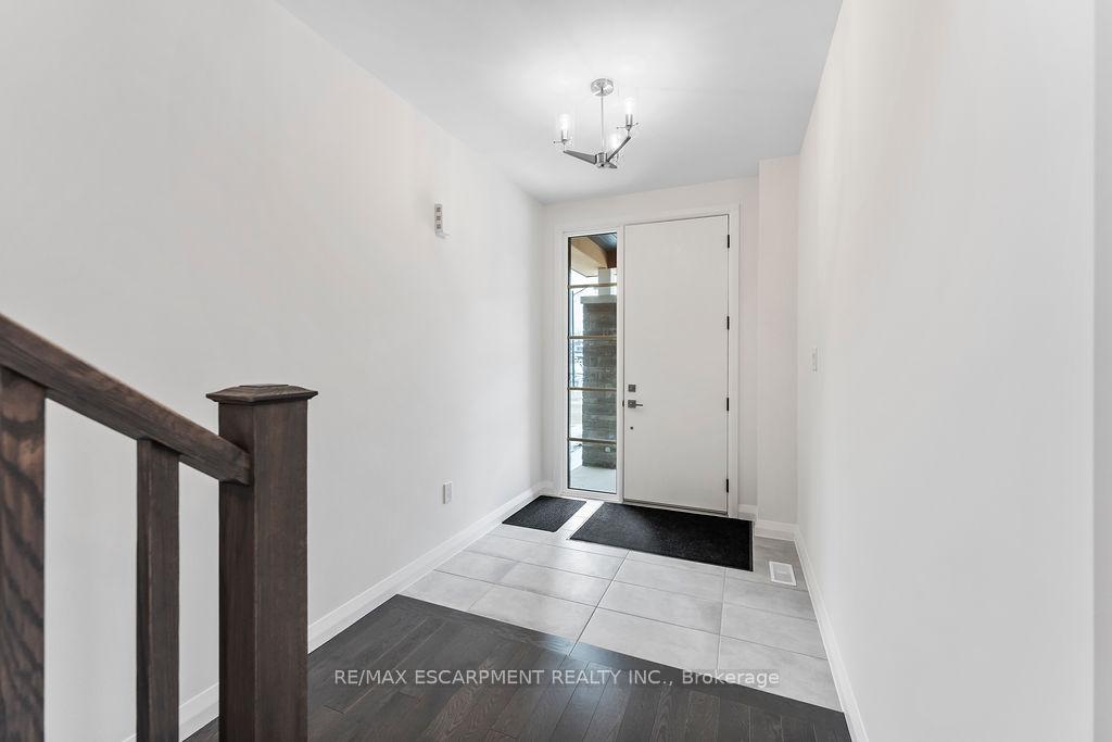 Photo 3 of 199 Alessio Drive, Hamilton, Sheldon — HOMEH