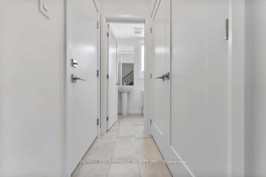Photo 5 of 199 Alessio Drive, Hamilton, Sheldon — HOMEH