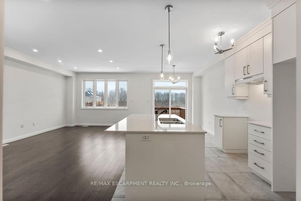 Photo 10 of 199 Alessio Drive, Hamilton, Sheldon — HOMEH