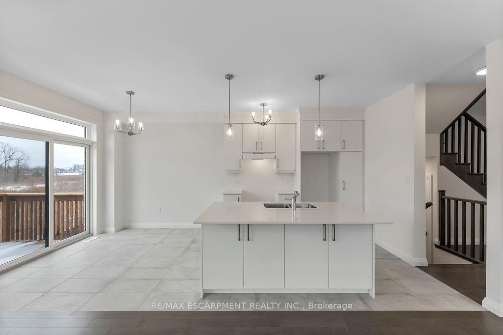 Photo 12 of 199 Alessio Drive, Hamilton, Sheldon — HOMEH