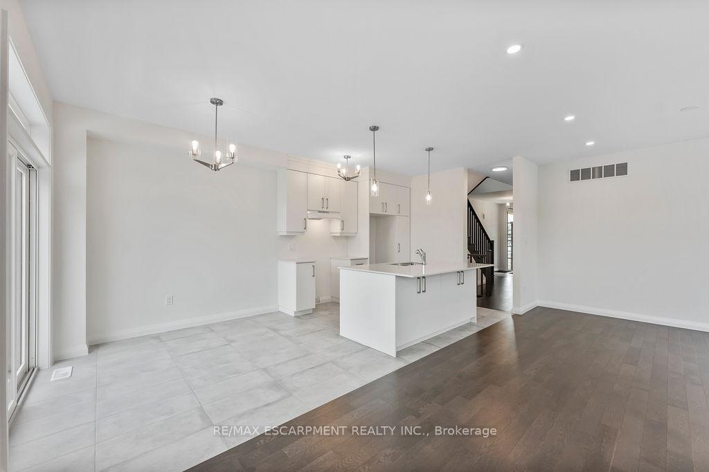 Photo 13 of 199 Alessio Drive, Hamilton, Sheldon — HOMEH