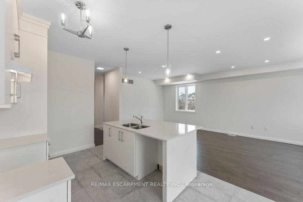 Photo 14 of 199 Alessio Drive, Hamilton, Sheldon — HOMEH