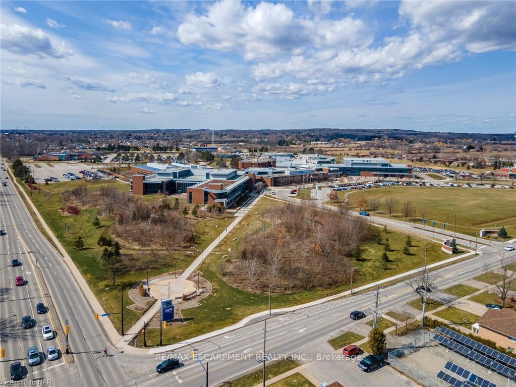 Photo 3 of 88 Gram Avenue, Welland, N. Welland — HOMEH