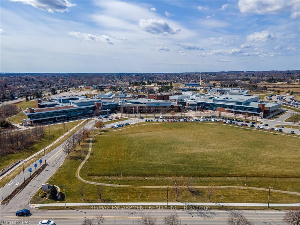 Photo 11 of 88 Gram Avenue, Welland, N. Welland — HOMEH
