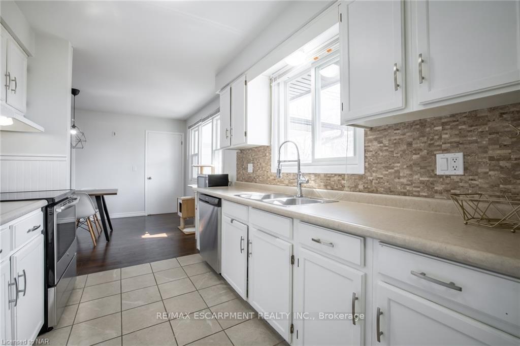 Photo 10 of 88 Gram Avenue, Welland, N. Welland — HOMEH