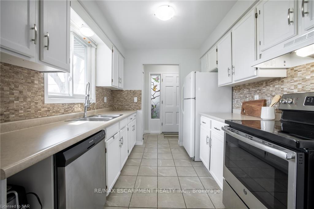 Photo 8 of 88 Gram Avenue, Welland, N. Welland — HOMEH